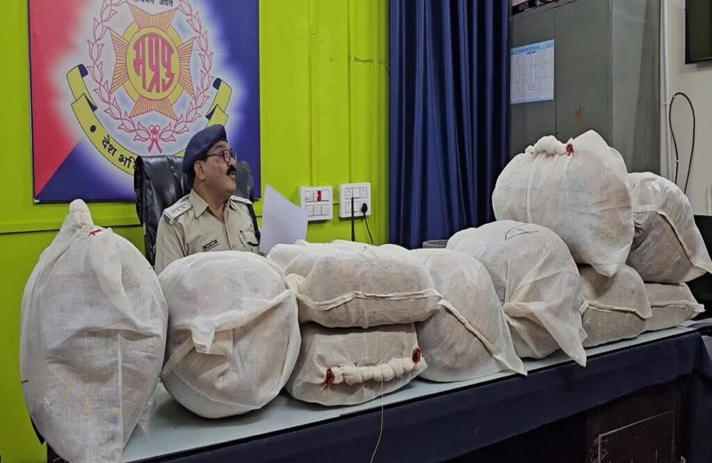 6 gang members arrested for taking cannabis from Chhattisgarh to Agra
