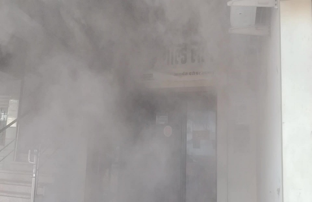 MP News: IDBI बैंक में लगी भीषण आग, छाया धुएं का गुबार, सामने आई ये वजह