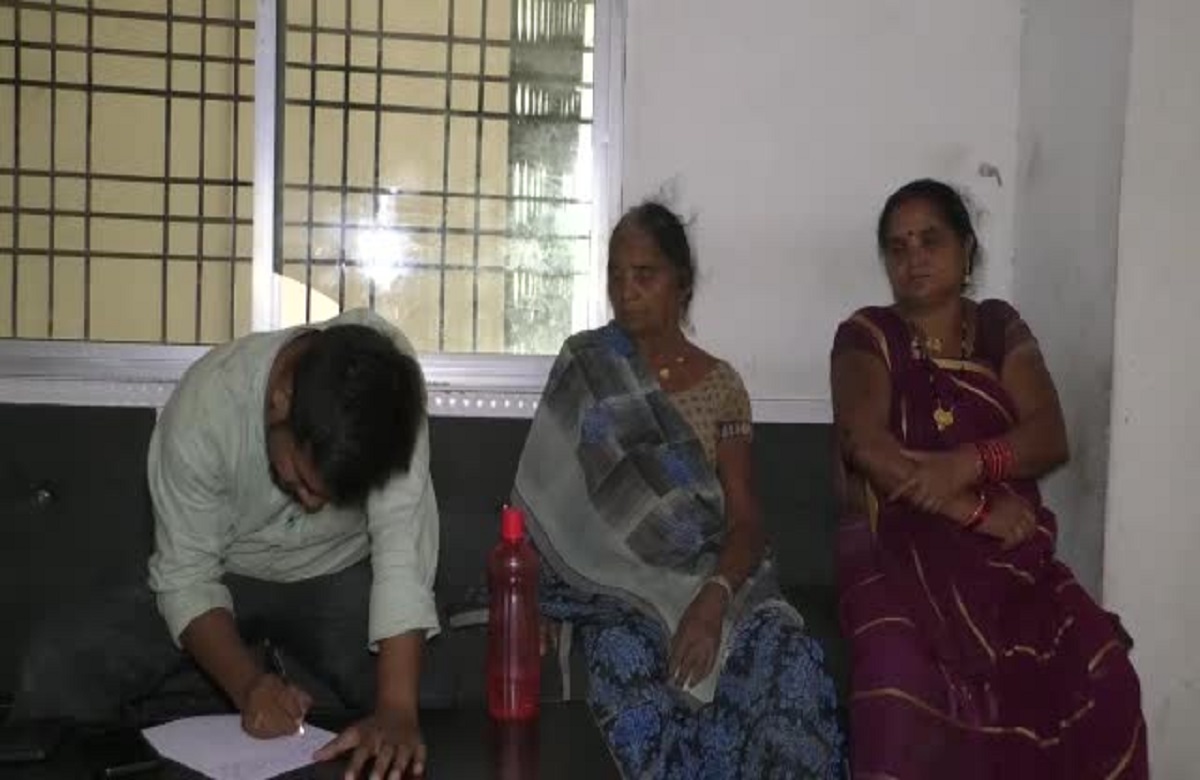 Janjgir Champa News: जिला अस्पताल में मरीज के परिजनों के साथ मारपीट, डॉक्टर और सिक्योरिटी गार्ड पर लगे गंभीर आरोप