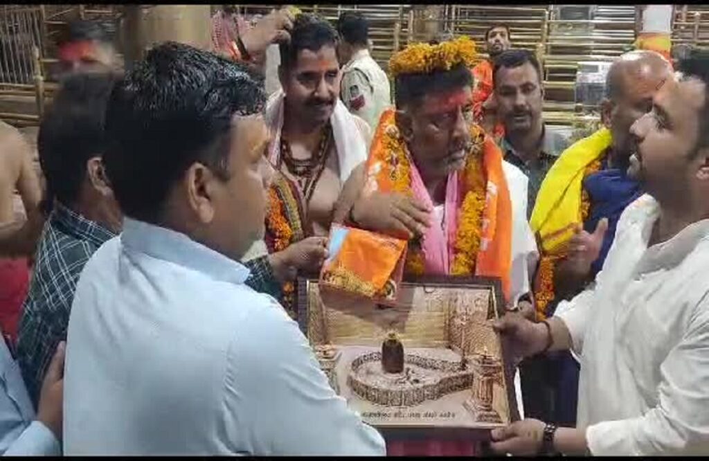 Karnataka Deputy Chief Minister DK Shivakumar participated in the incineration of Baba Mahakal of Ujjain