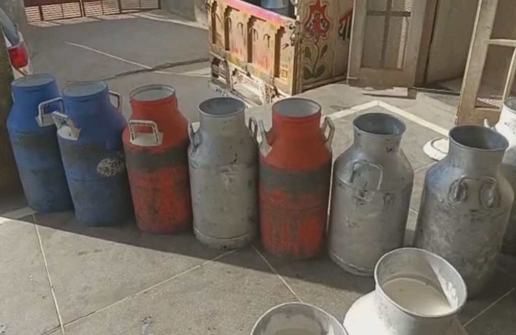 Fake milk factory raided in Hamirpur, many types of chemicals and fake milk seized