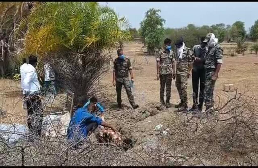 In a mutual dispute, the son murdered his father and gave the form of heart attack