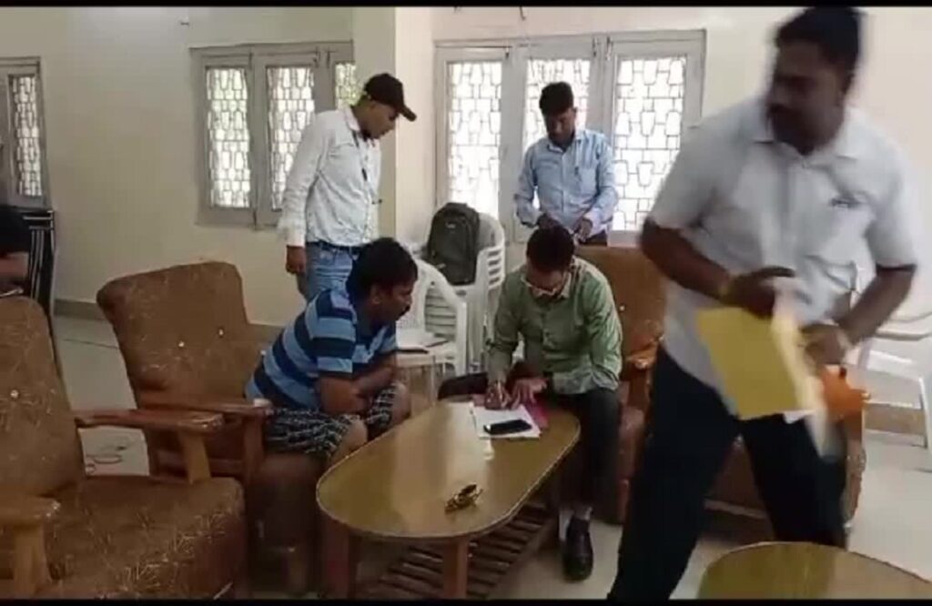 Agriculture extension officer Pancham Ganthe caught taking bribe of five thousand rupees