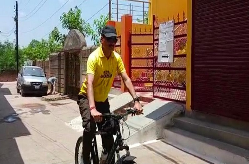 Satish Dwivedi has traveled to Nepal by bicycle