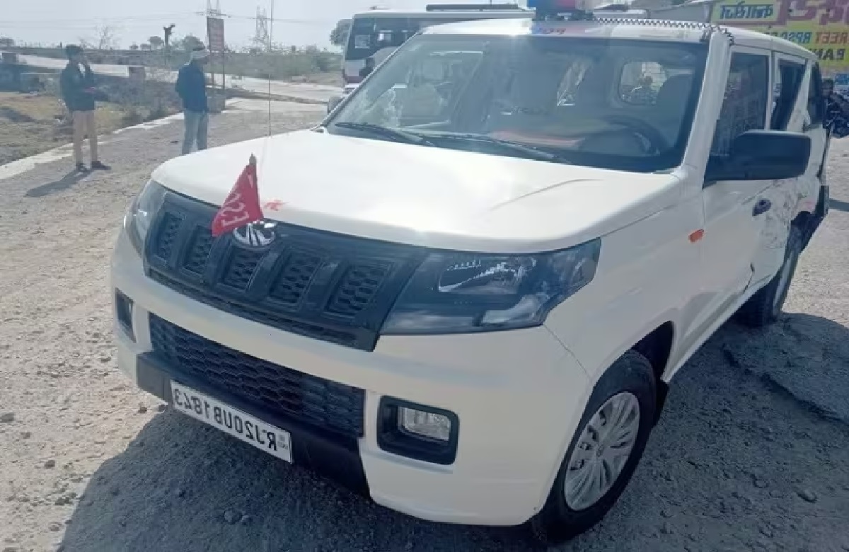 लोकसभा अध्यक्ष के काफिले में घुसी अनियंत्रित बस, एस्कॉर्ट कार को मारी टक्कर, तीन पुलिसकर्मी घायल