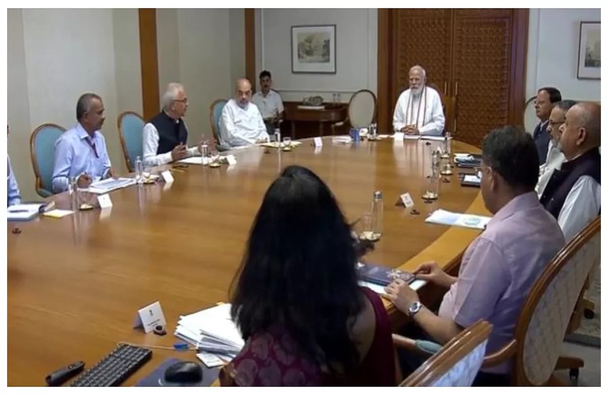 बिपरजॉय तूफान बरपाएगा कहर, खतरे से निपटने चौकन्नी हुई सरकार, पीएम मोदी ने ली समीक्षा बैठक