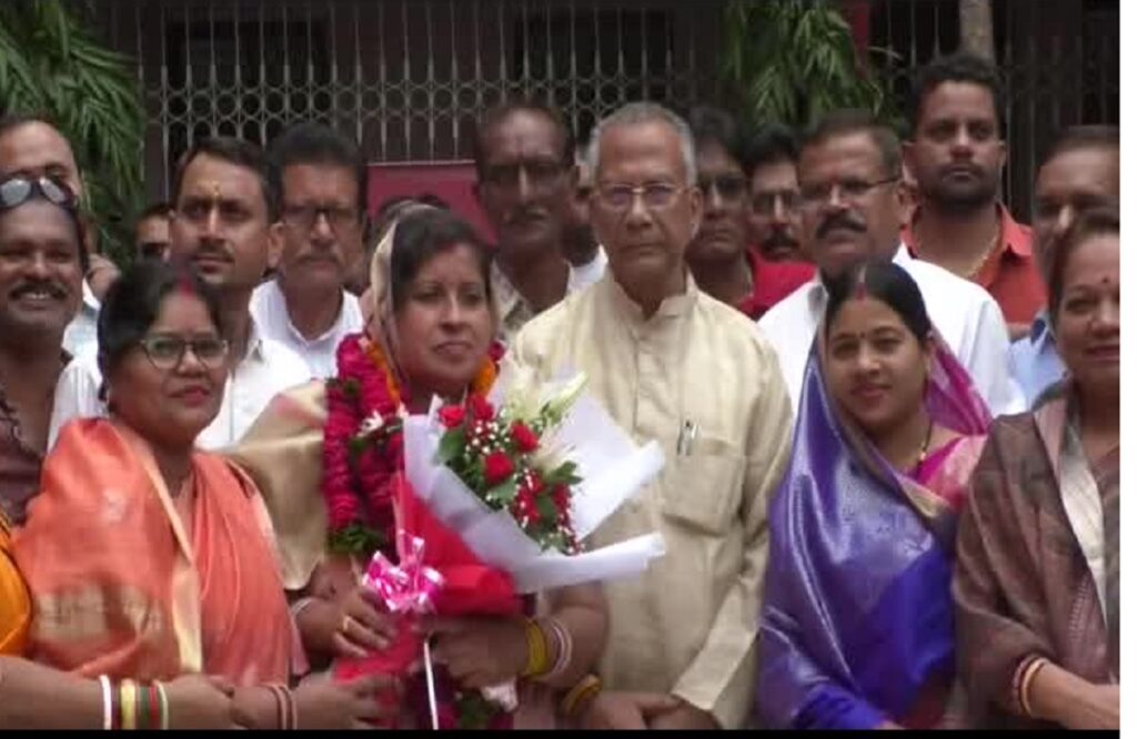Congress's Laxmi Sahu won in the by-election in area number 6 of District Panchayat Durg