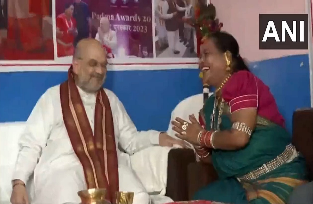 Amit Shah Meets Padma Shri Usha Barle : पद्मश्री उषा बारले के घर के पहुंचे केंद्रीय गृहमंत्री अमित शाह, लिया छत्तीसगढ़ी व्यंजनों का स्वाद