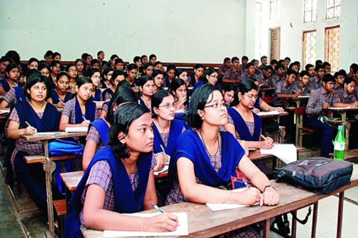 रायगढ़ में भारी बारिश के बाद बिगड़े हालात, जिला कलेक्टर ने सभी स्कूलों को बंद करने का जारी किया आदेश