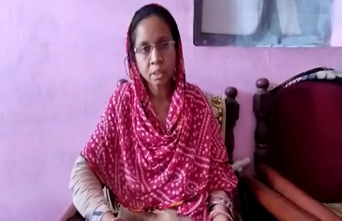 तीसरा बच्चा पैदा हुआ तो प्रशासन ने मैडम को किया बर्खास्त, रहमत बानो बोलीं- नियम जानते थे लेकिन…