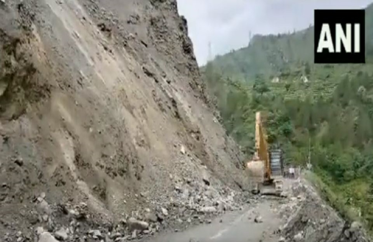 Badrinath Highway : बद्रीनाथ हाईवे पर परिचालन शुरू, यात्रियों ने ली राहत की सांस