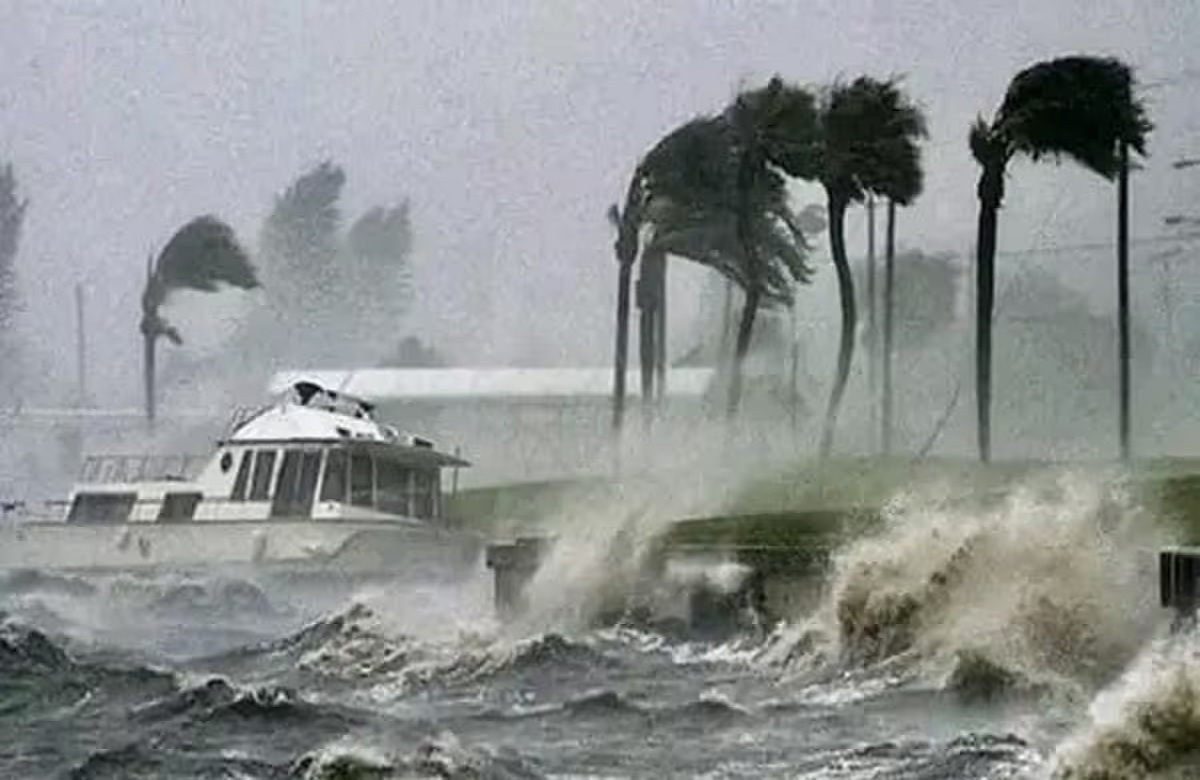 Biparjoy Cyclone Update : गरज रहा समुंदर…! कुछ ही देर में चक्रवात बिपरजॉय दिखाएगा अपना रौद्र रूप, 94000 से अधिक लोग सुरक्षित स्थानों पर भेजे गए