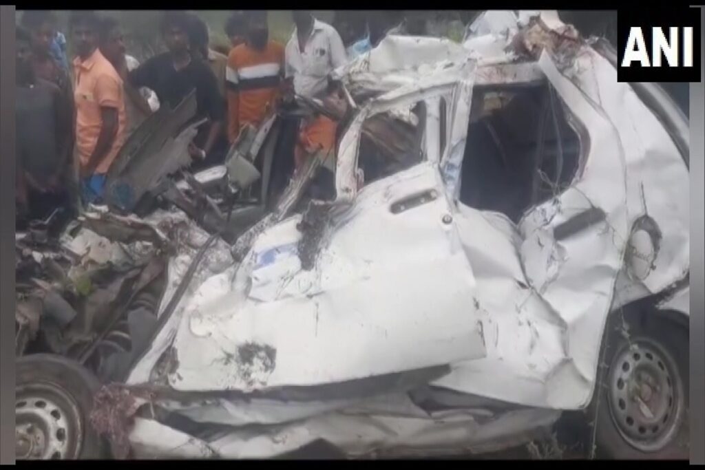 Bus and car collision in Tamil Nadu