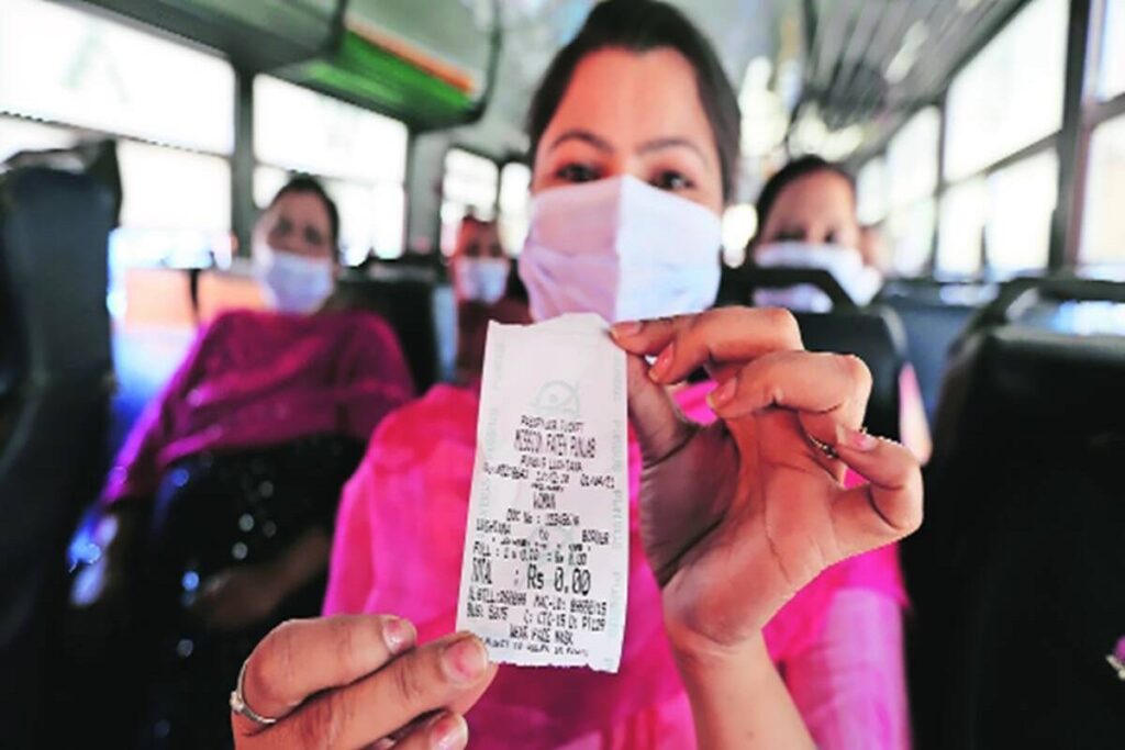 Bus me mahilaon ka kiraya half