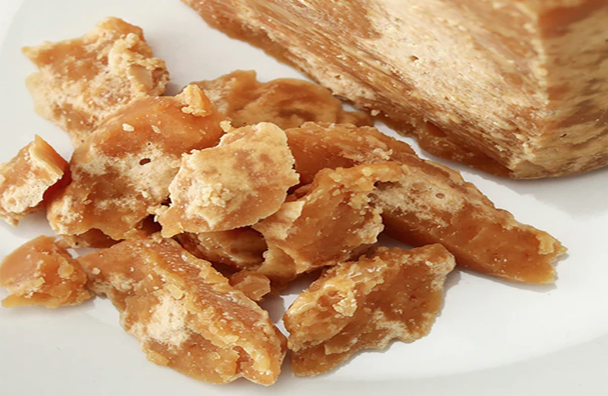 गर्मियों में गुड़ का सेवन करने से मिलते हैं कई लाभ, आज ही डाइट में करें शामिल