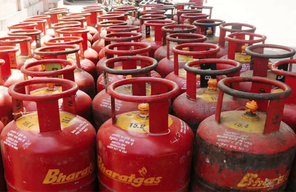 Free LPG Cylinder in Holi