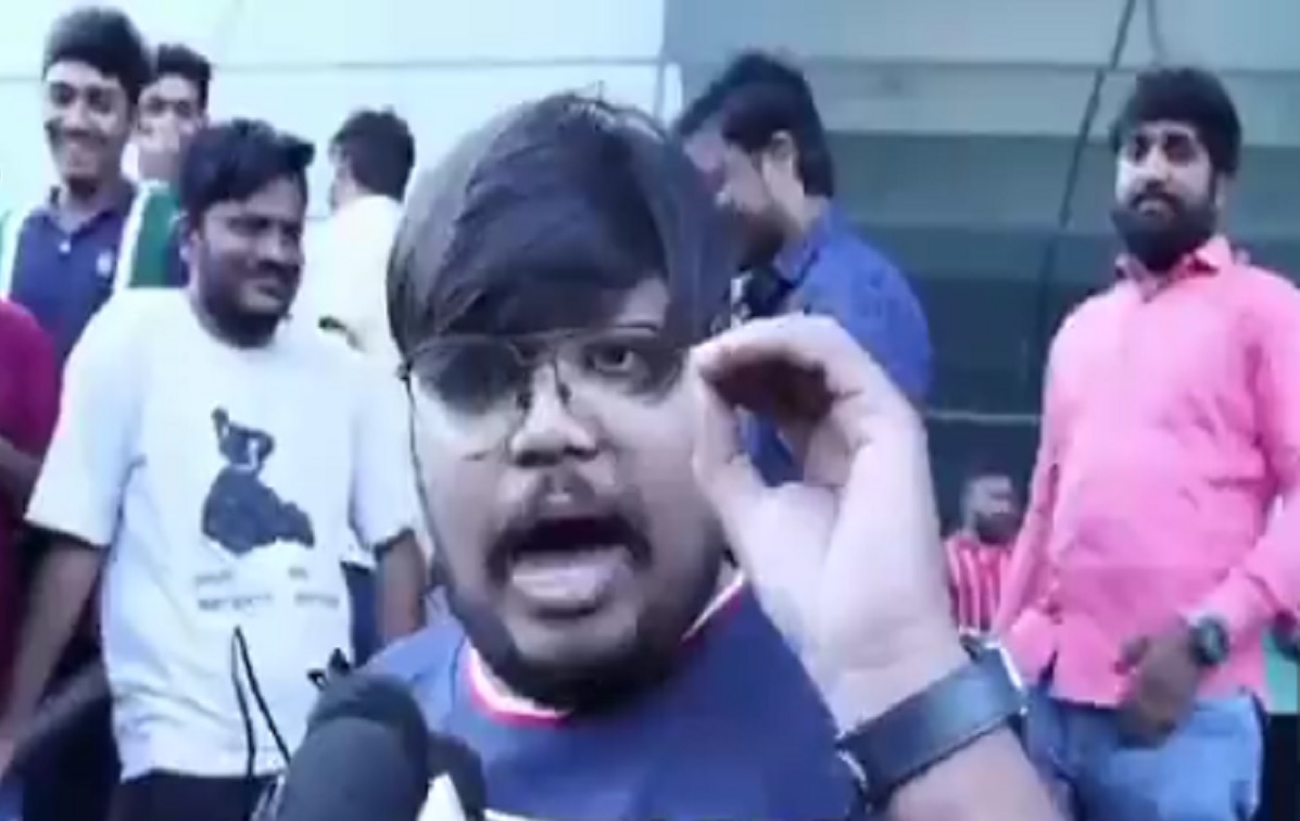 थियेटर के बाहर खूब हुई पिटाई, फिल्म Adipurush का दिया निगेटिव रिव्यू तो भड़के फैंस, देखें Video..