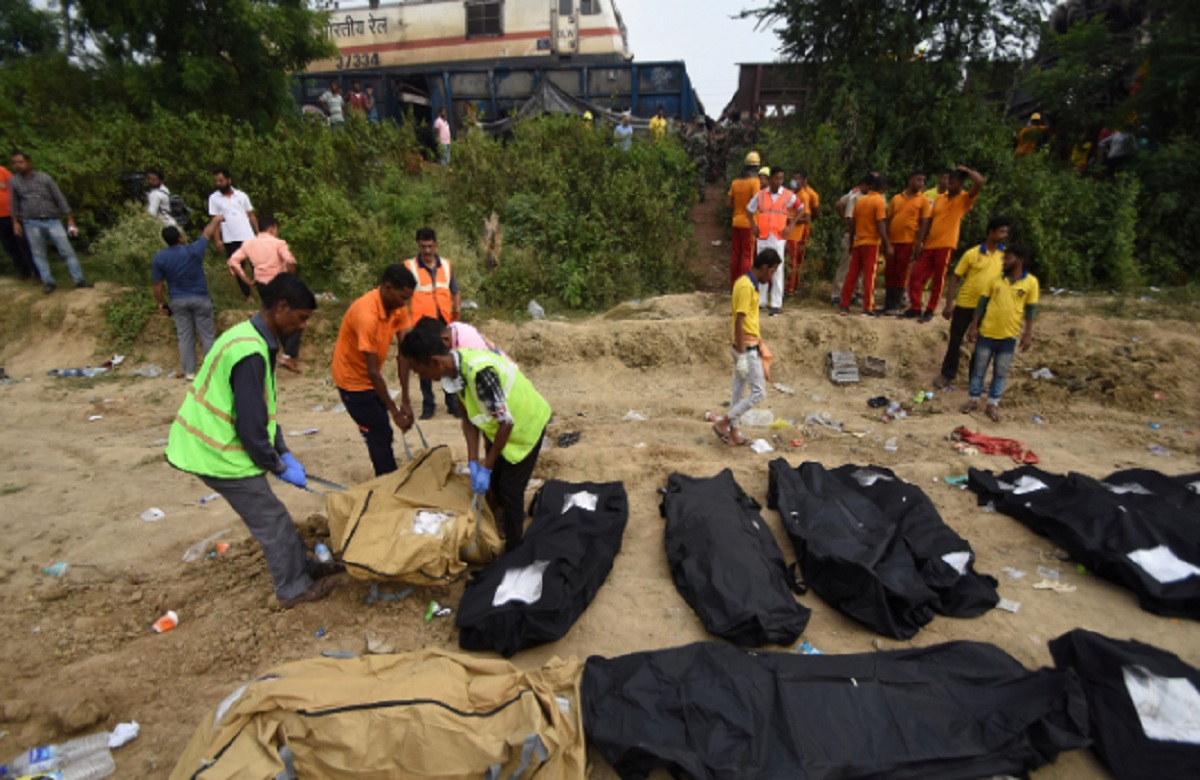 Odisha Train Tragedy: फर्जीवाड़े की बाढ़, अब लाशों को सौंपने से पहले लिया जा रहा DNA सैम्पल