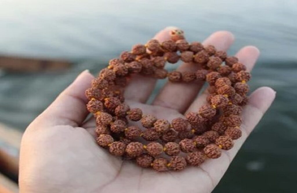 Rudraksha Pahnane Ke Niyam