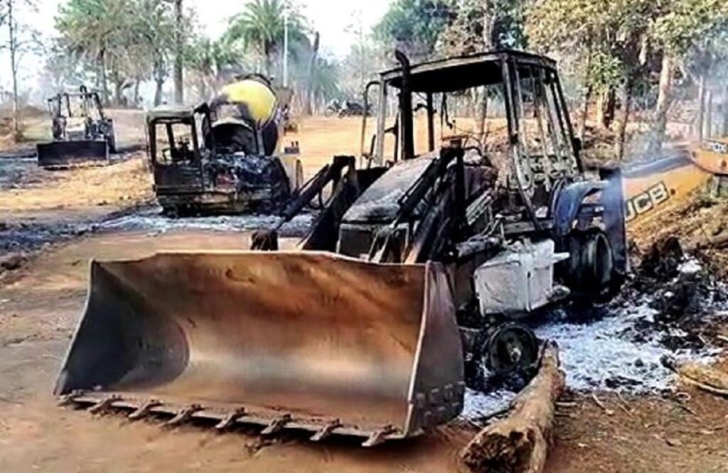 Naxalites set fire to vehicle in road construction