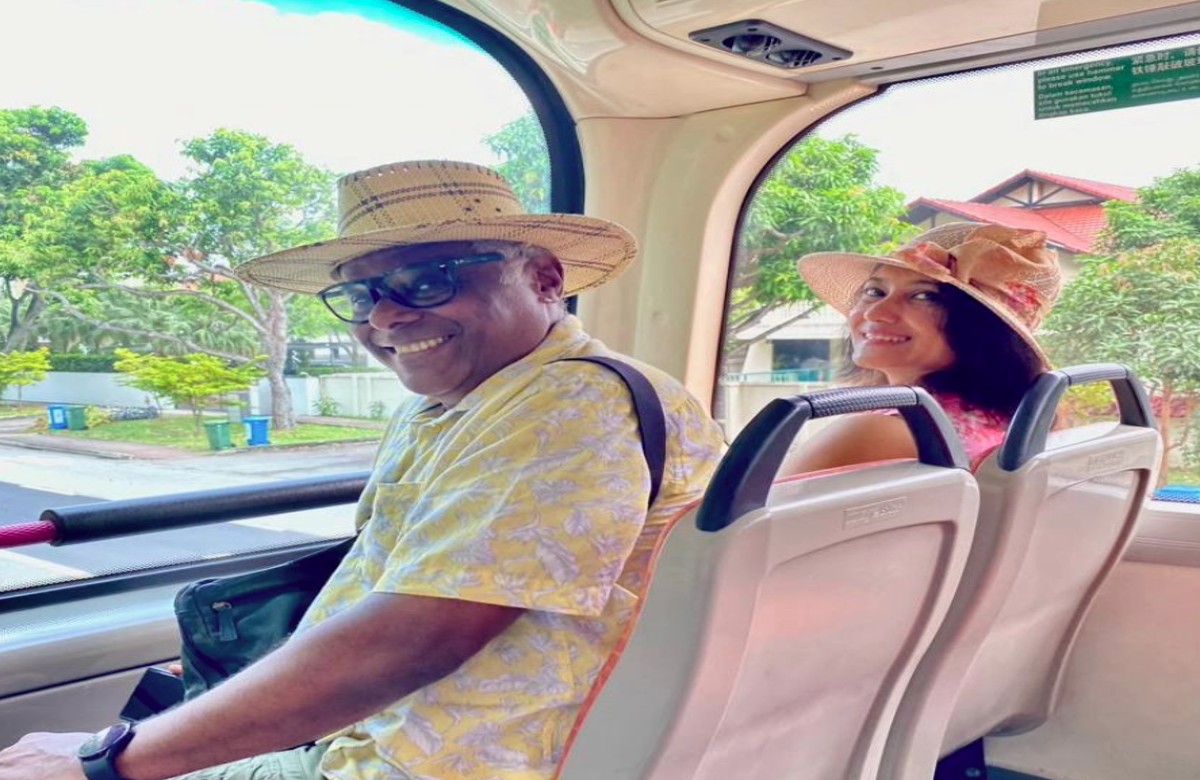 57 साल के एक्टर आशीष विद्यार्थी ने पहली बार शेयर की दूसरी पत्नी संग तस्वीरें, हनीमून पर गए है दोनों कपल