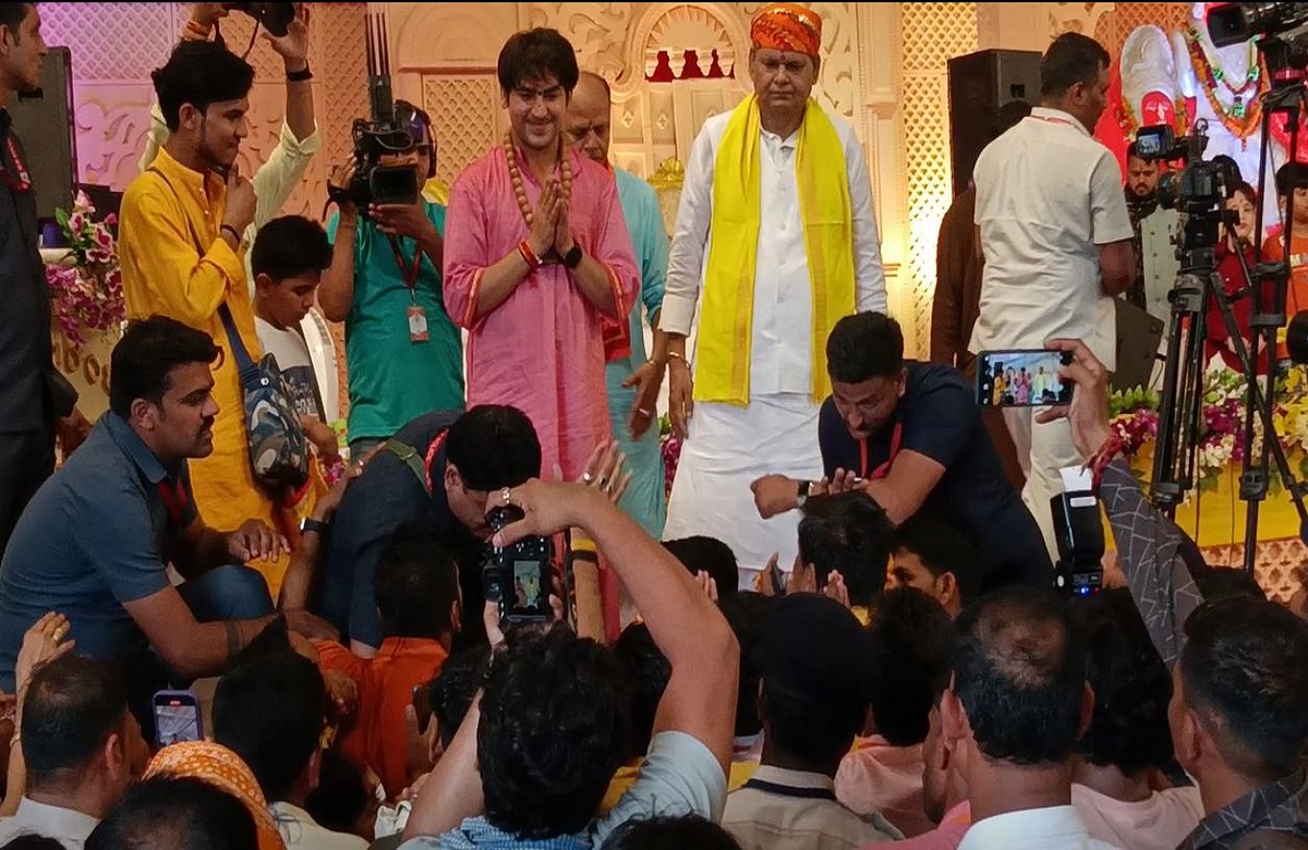 बागेश्वर धाम की कथा में लगाई गई 100 से अधिक शिक्षकों की ड्यूटी, मामले के खुलासे पर प्रशासन में मची अफरातफरी