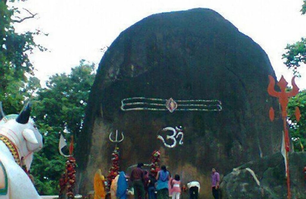 World's largest Swayambhu Shivling in Chhattisgarh