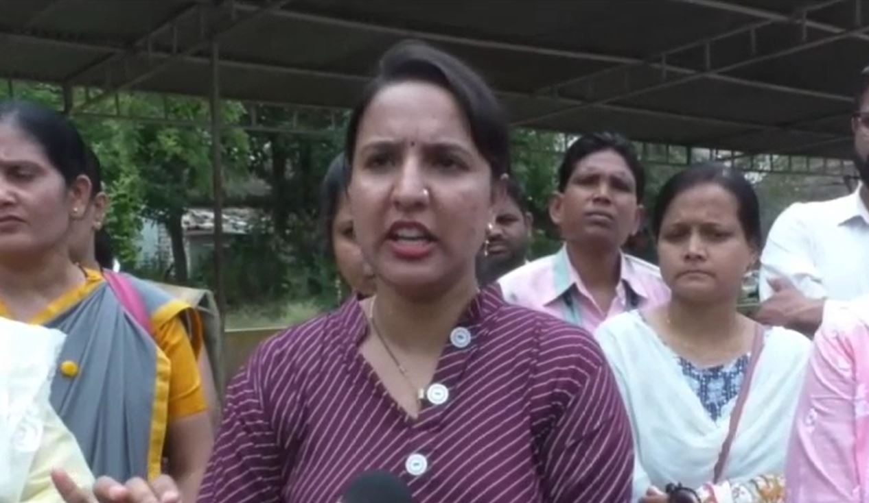 CG News: अतिथि शिक्षकों ने किया बोनस लेने से इनकार, बोले- नियमितीकरण करे सरकार