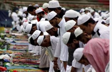 बकरीद पर कुर्बानी का काफी खास महत्व है। तो जानिए इस कुर्बानी की शुरूआत कैसे हुई थी।