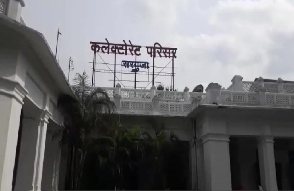 The patwari who was accused of corruption was entrusted with the responsibility of the village