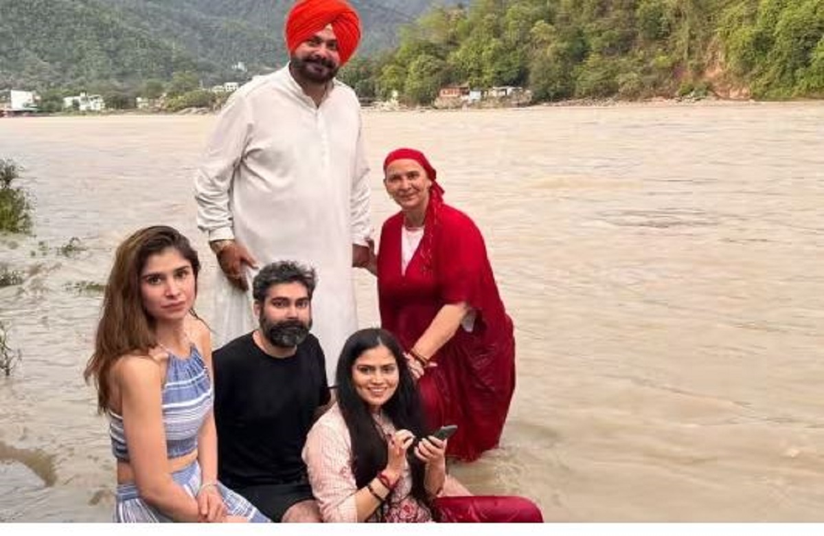 सिद्धू के बेटे करण ने इनायत से की गंगा किनारे सगाई, जानें कौन है कांग्रेस नेता की होने वाली बहू