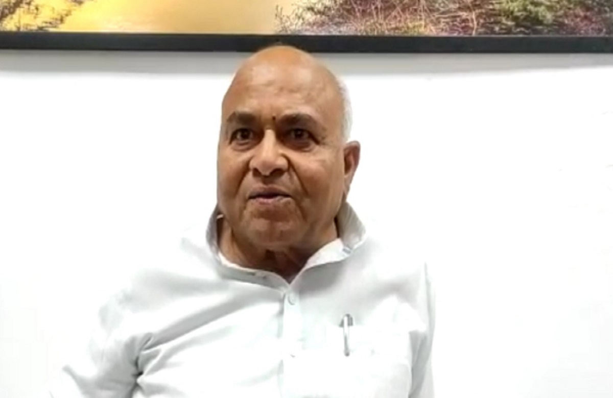 ‘आदिवासियों के घर में रात गुजारने से नहीं मिलते वोट’, नेता प्रतिपक्ष ने सीएम के नाइट स्टे को लेकर कसा तंज