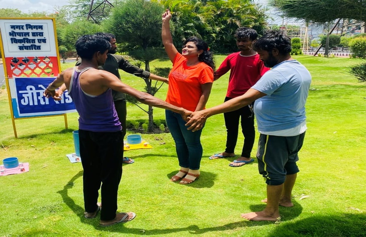 Zero Shadow Day 2023 : राजधानी के लोगों ने प्रत्यक्ष देखा जीरो शैडो, नजर नहीं आई परछाई