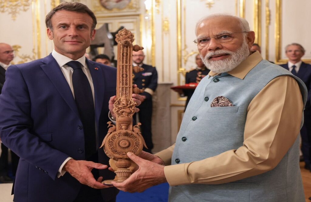 PM Modi presented Sandalwood star to French President Emmanuel Macron, know what is its specialty...