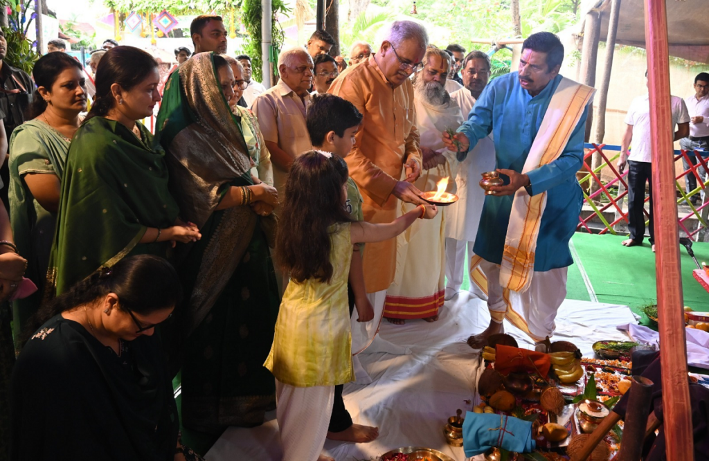 CM Baghel worshiped with family in Hareli Tihar
