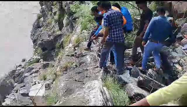 Jabalpur: सेल्फी लेना पड़ा भरा, नदी में गिरने से युवक की मौत