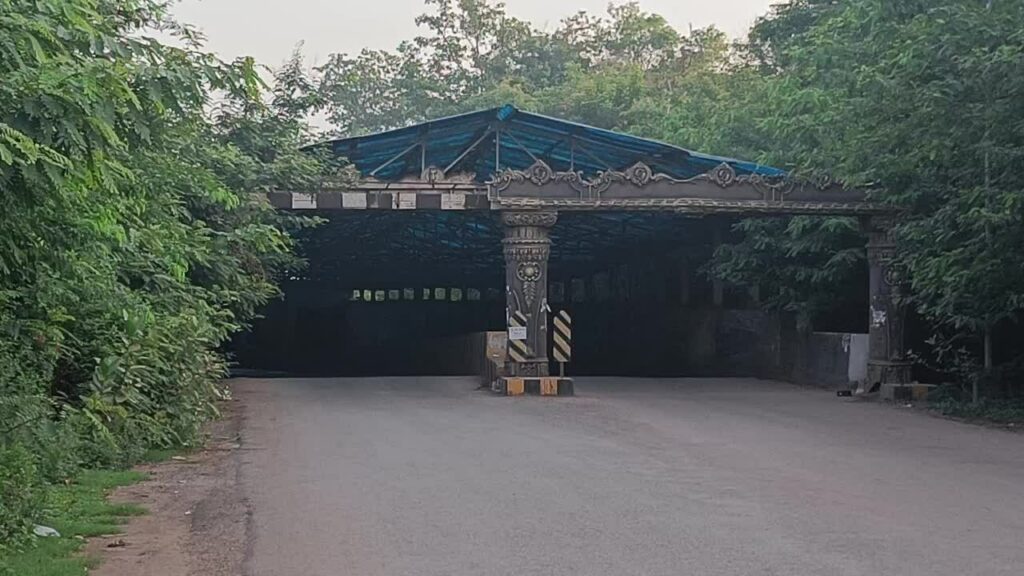 Bhilai Nehru Nagar under bridge closed