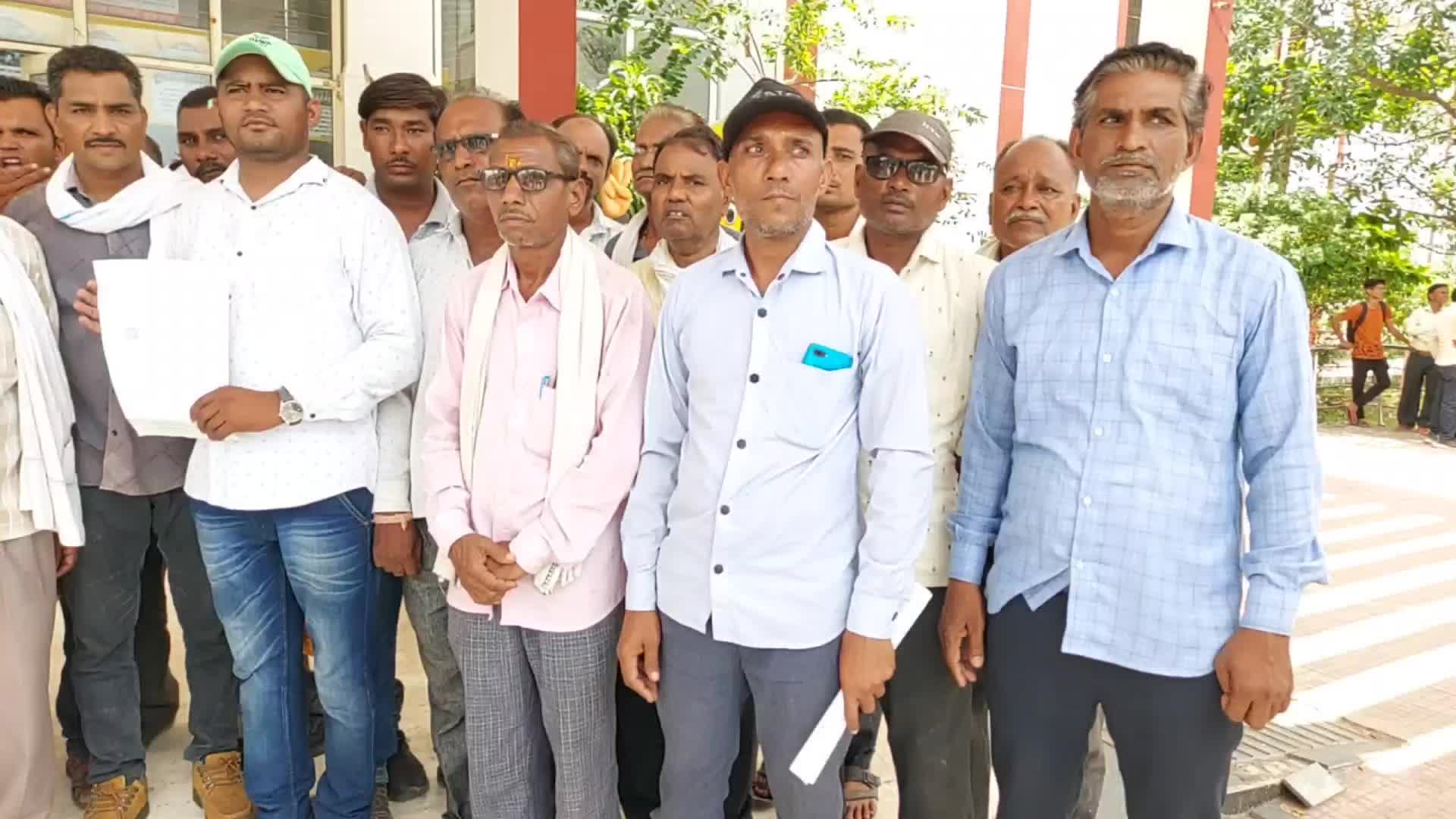 Burhanpur News: प्राकृतिक आपदा से केले की फसल बर्बाद, किसानों ने अपर कलेक्टर से उचित मुआवजे की मांग की