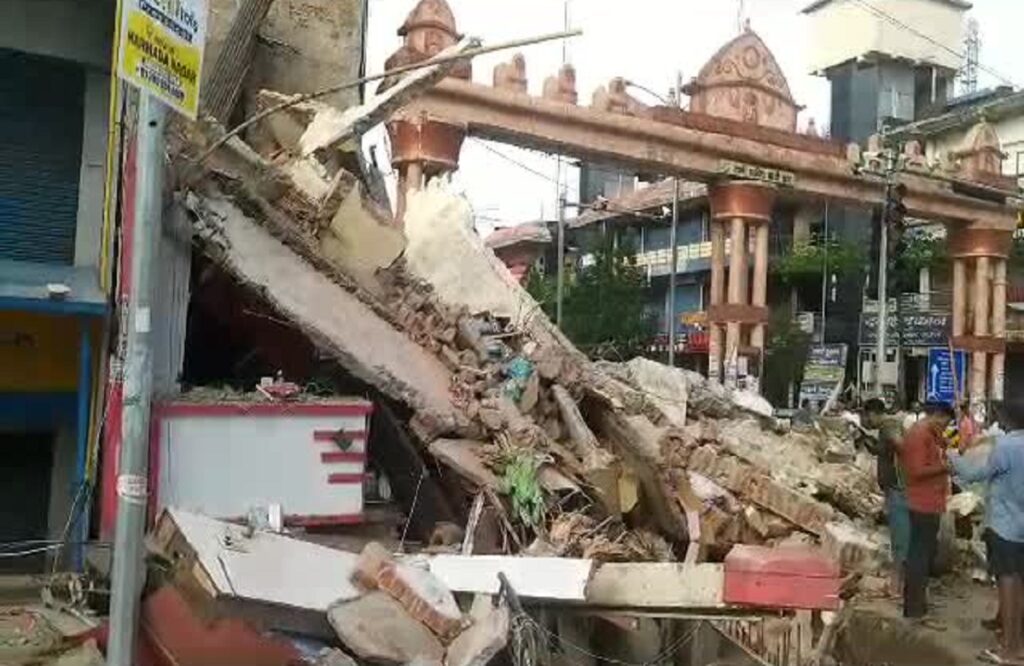 Three storey building collapsed near Mangala Chowk in Bilaspur