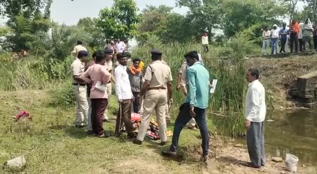 Dead body of unknown woman and child found near drain in janjgir