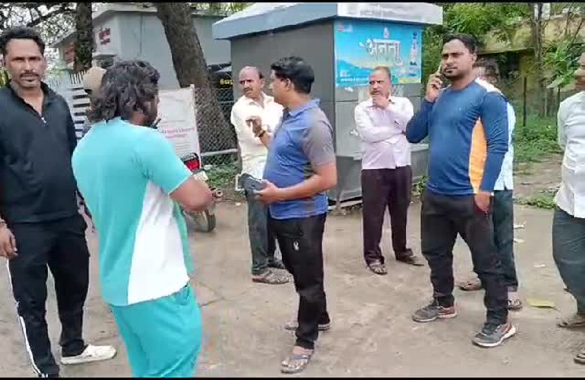 पत्नी की गैरमौजूदगी में फंदे से झूला युवक, तीन पन्ने के सुसाइड नोट में लिखी हैरान कर देने वाली वजह