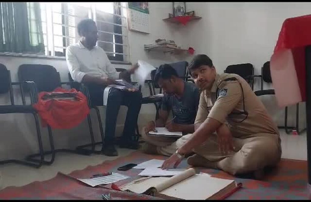 FIR lodged against 11 others including 6 patwaris of Harda district at civil line police station