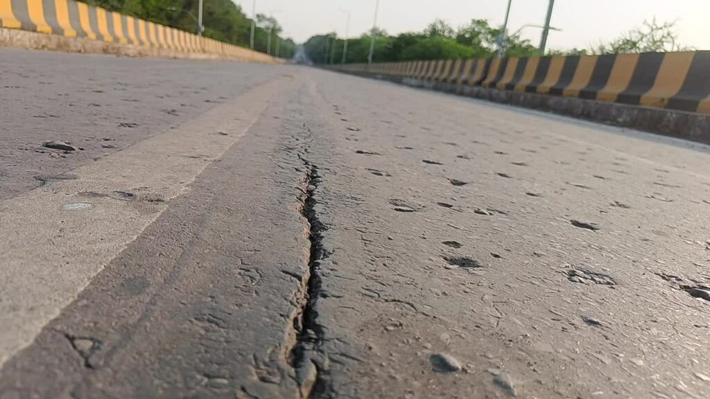 Bad roads of Bhilai flyover
