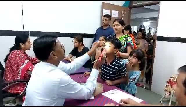 Chattarpur News: बारिश के दिनों में भी सूखे से परेशान है ये गांव, गर्मी-धूप-उमस की वजह से बढ़ा कंजक्टिवाइटिस संक्रमण