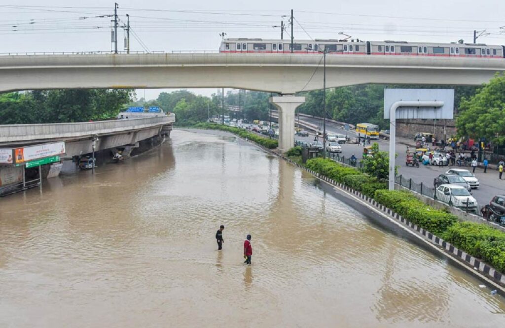 all schools and colleges will be closed till sunday due to flood in delhi