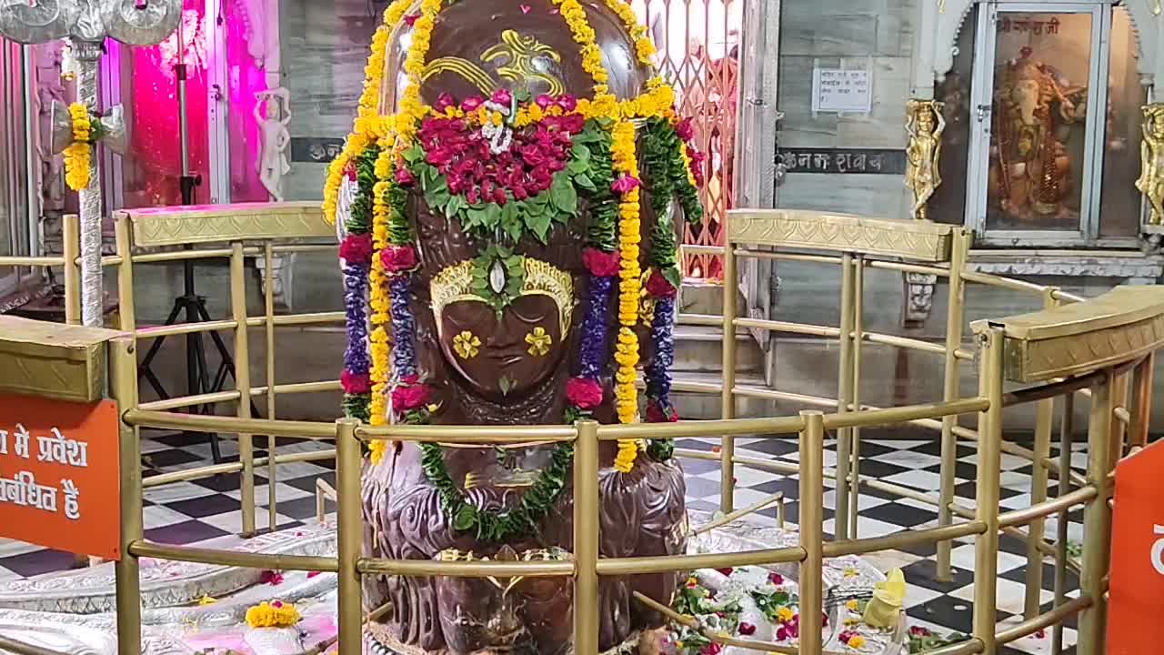 Mandsour News: सावन के दूसरे सोमवार को शिवालयों में लगी भक्तों की भीड़, सोमवती हरियाली अमावस्या के अवसर पर पशुपतिनाथ का किया नोटों से अद्भुत श्रृंगार