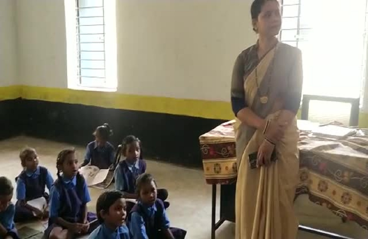 CG News: छत्तीसगढ़ के इस गांव में शुरू हुई नई पहल, स्थानीय मातृभाषा में बच्चों को दी जाएगी शिक्षा