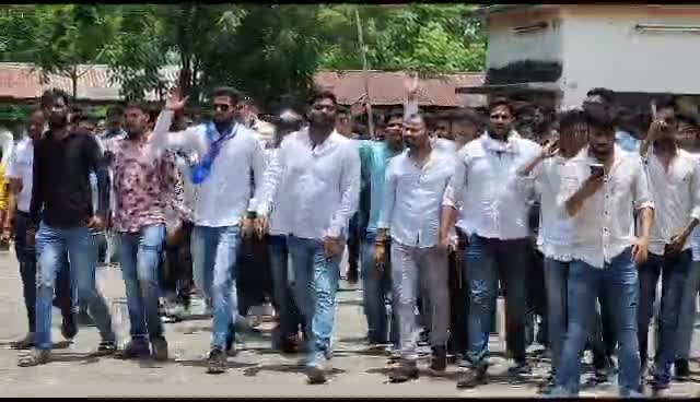 Protest against bad results of BA, BSC in Raigarh