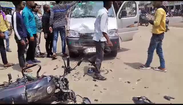 car and bike accident in Janjgir