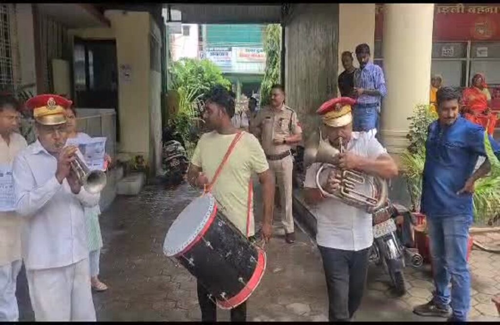 Leader of the Opposition was bitten by stray dogs, then the councilors protested by playing shehnai